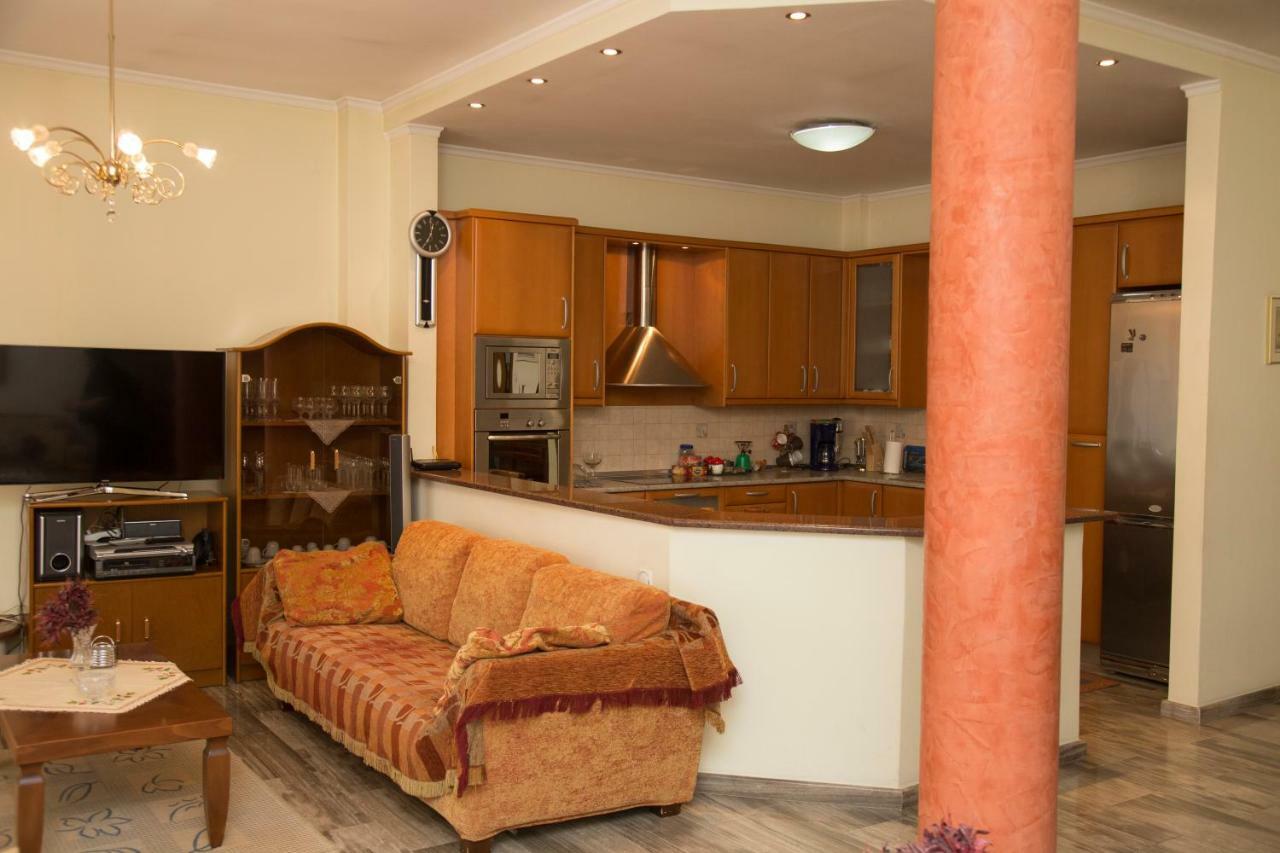 Veta'S Spacious Central Apartment Serres Extérieur photo